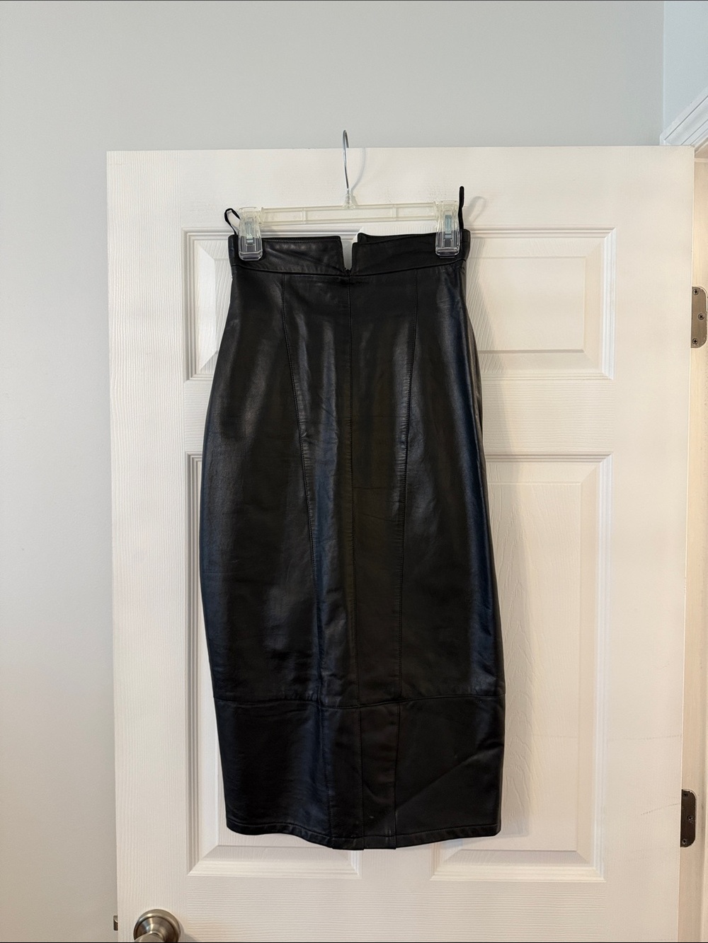 JOANIE CHAR 100% genuine leather midi skirt size 6 length 32” waist 26”